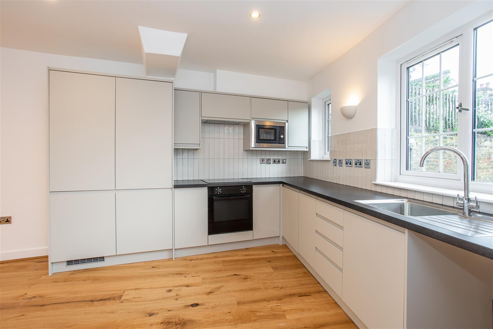 2 bed property in Michael Close, Bow